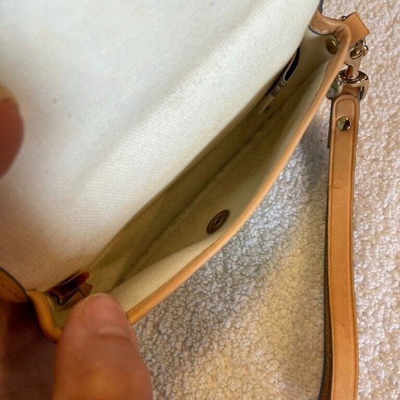 Dooney & Bourke Disney World Wristlet Handbag Green Colored - Picture 6 of 8